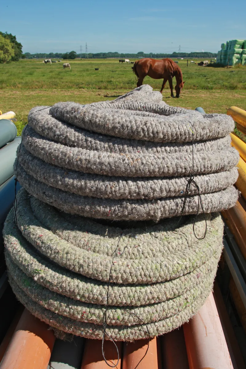 Opgerolde drainagebuis met vezelomhulling